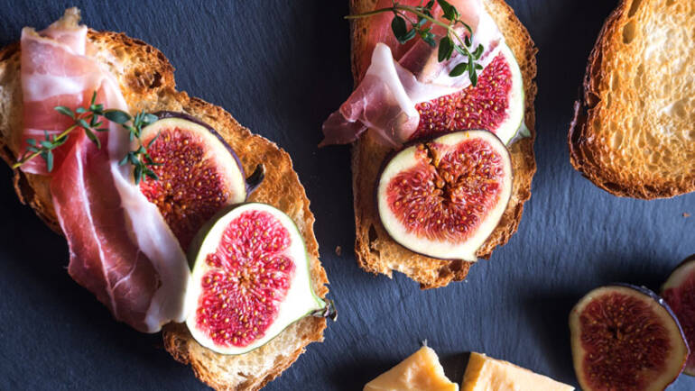 Tapas de Jamón Serrano Peñaranda con higos y queso de cabra