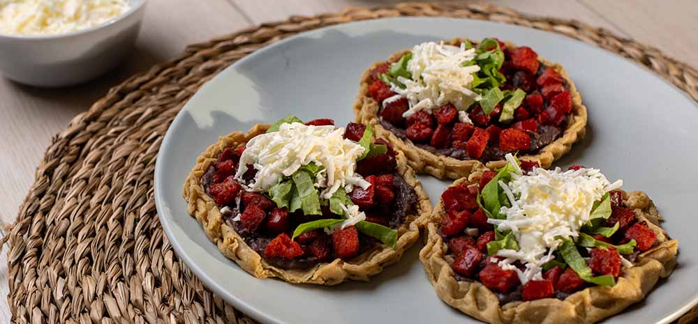 Disfruta de unos sopes crujientes y llenos de sabor, preparados con la auténtica Longaniza Peñaranda.