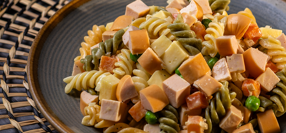 FUSILLI CON SALCHICHAS DE PECHUGA DE PAVO PEÑARANDA